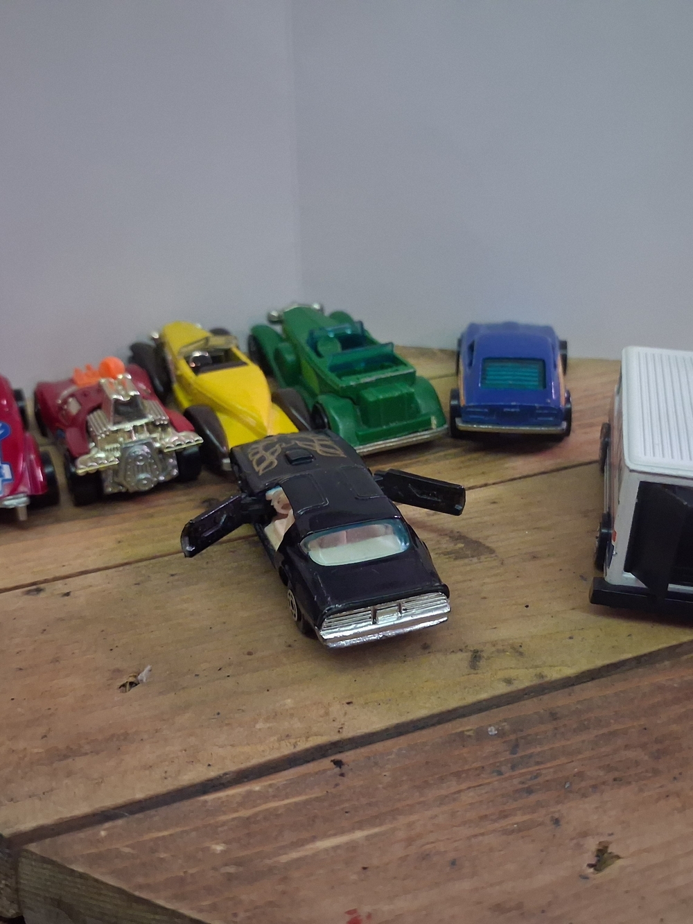 Black Die-Cast Toy Muscle Car with Opening Doors - Kids Toys